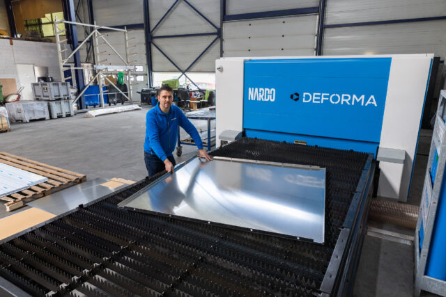 Michael Somerwil voor de Nardo 4020 lasersnijmachine